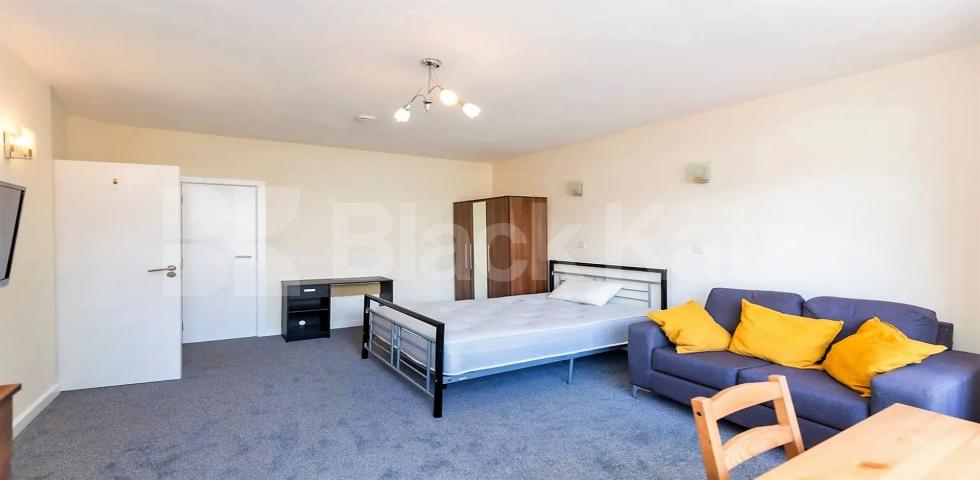 Spacious 2/3 bed located within minutes to tube and shops  Caledonian Road, Caledonian Road